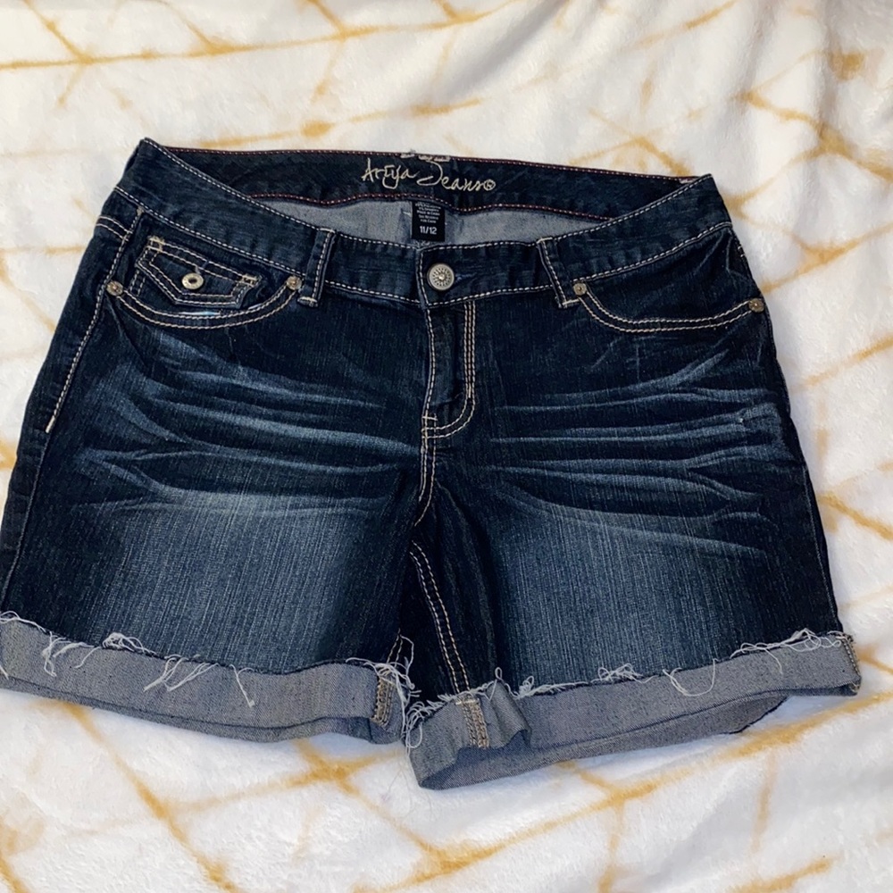Ariya Jeans Jean Shorts 11/12